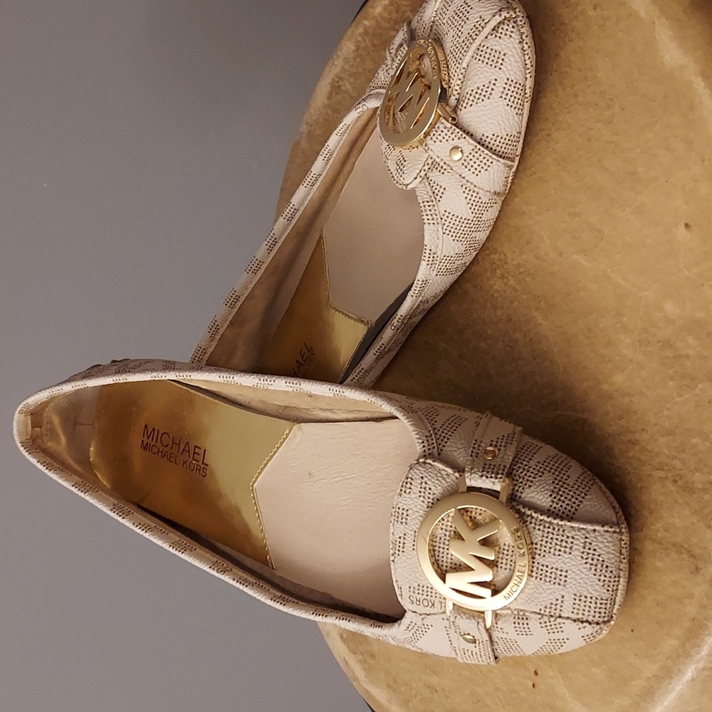 Women's shoes